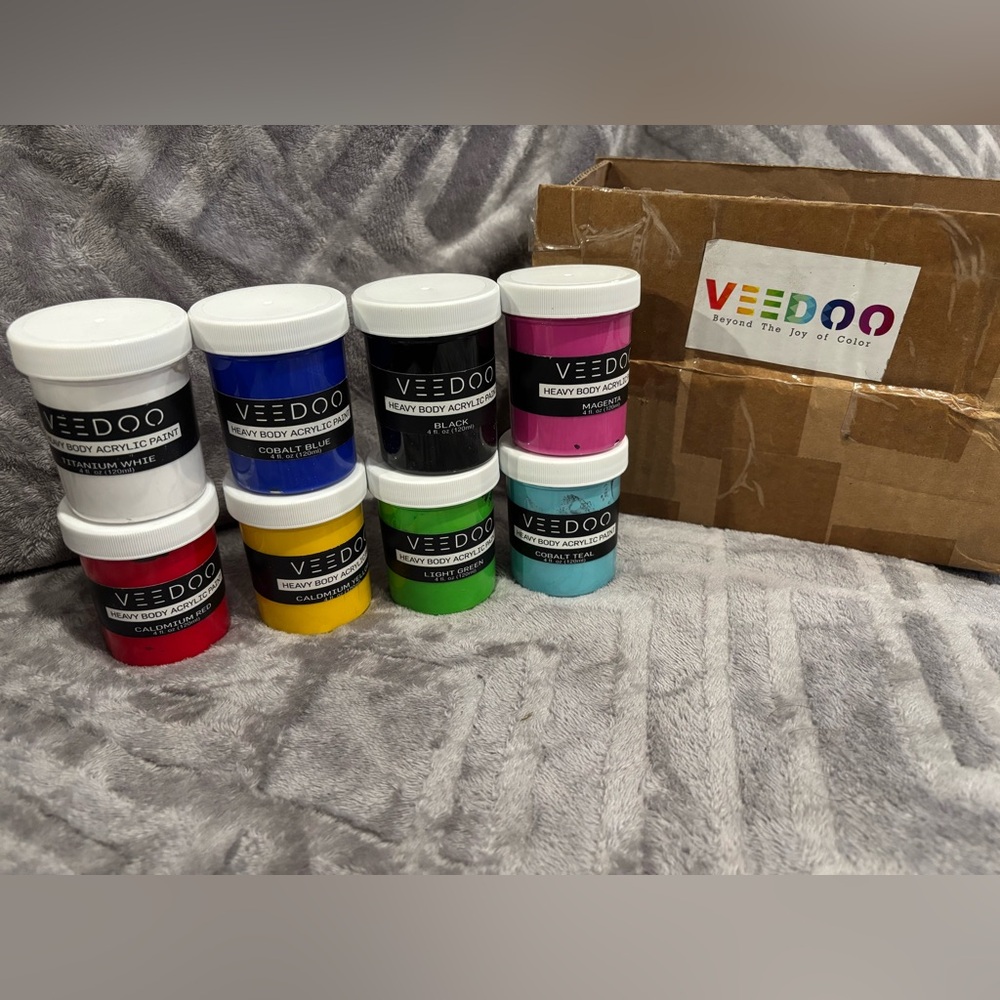 Veedoo Heavy Body Acrylic paint.‎ Eight colors. 4 fl oz each